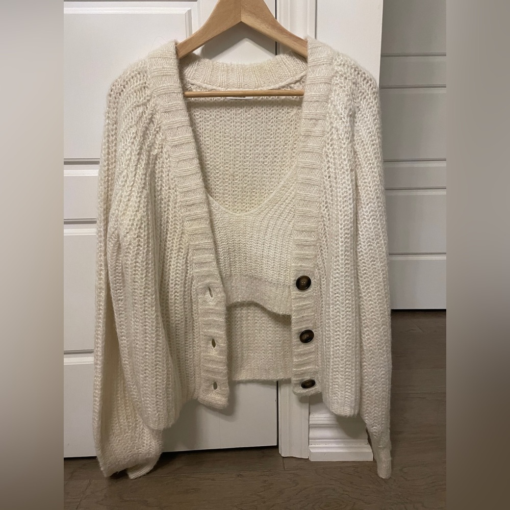 Brand New Without Tags Ardene Yarn Knit Cardigan Oversize Matching Set